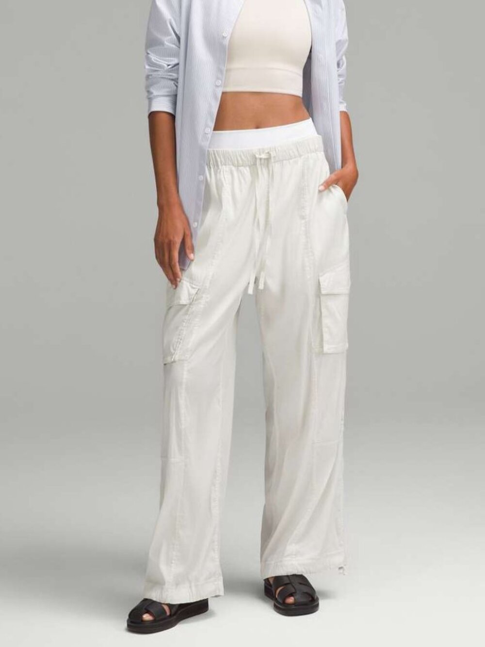 Lululemon Lightweight Adjustable Mid-Rise Cargo Pant in Bone - Size XXS / 2-4